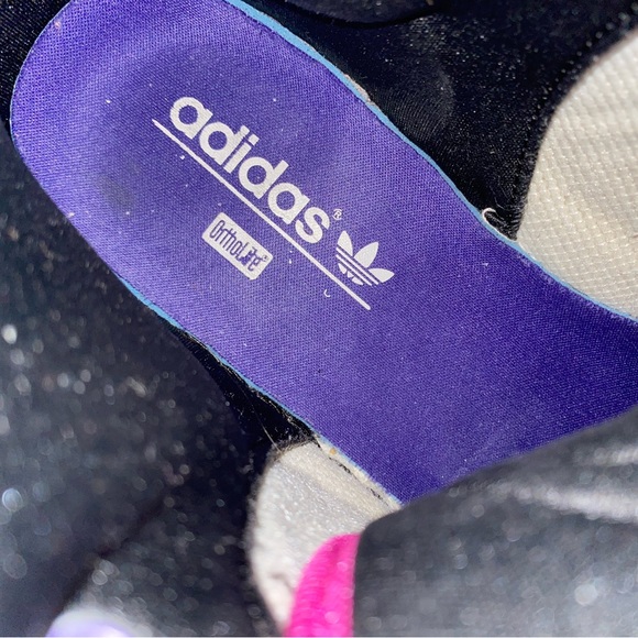 Adidas size men’s 9 in a 9/10 shape ! Men or women can wear them. - Picture 9 of 13